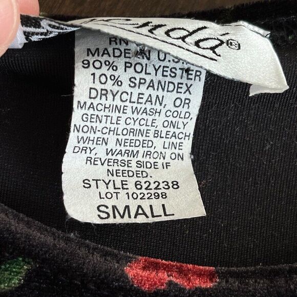 Agenda Black Red Floral Velvet Stretch Short Sleeve Top Sz S Vintage Made In USA - Picture 7 of 9